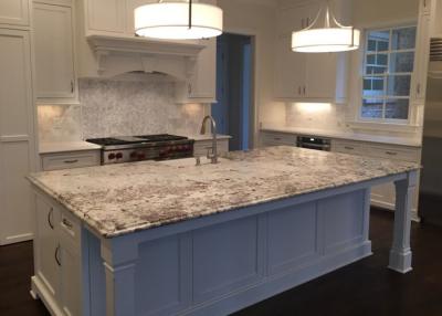 China Kitchen Natural Stone Granite Countertops Island Polished Finish for sale