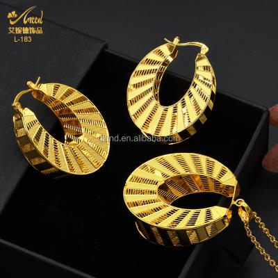 China 2022 Hot Sale Fashion Romantic Girls Wedding Pendant Jewelry Set Women Necklaces Earrings Plated 18K Gold Jewelry Set For Woman for sale