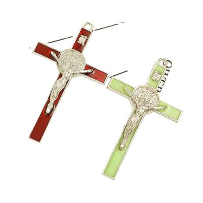 China Church Creation Hand Held Prayer Hand Held Prayer Main Religious Christian Worship Saint Jesus Saint Luminous Cross Pendant Zinc Alloy for sale