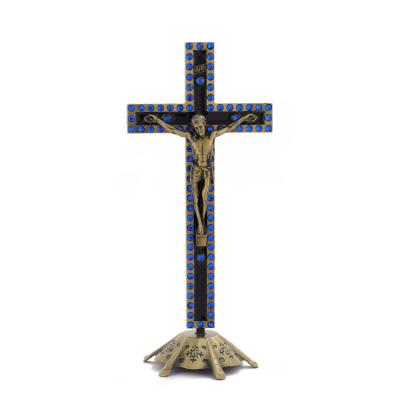 China Hot Selling Religious Car Statue Religious Cross Crucifixion Christianity Ornaments Home Decoration Metal Opens Miniature Ornaments for sale