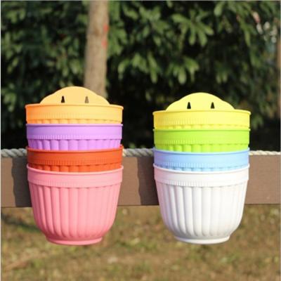 China Simple Wall Mounted Flower Pot Colored Large Wall-hung Flowerpot Plastic Resin Basin Succulents Pots With Hook Factory Direct Sales for sale