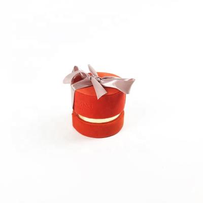 China Recyclable Romantic Unique Shape Round Hard Gift Box Wedding Ribbon Chocolate Gift Box Multiple Pieces Birthday for sale