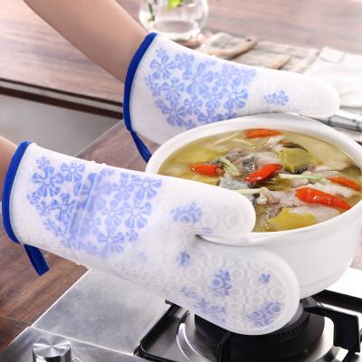 China Factory Oven Special Polyester Cotton Fancy Silicone Rubber Heat Resistant Insulation Anti-scald Oven Glove for sale