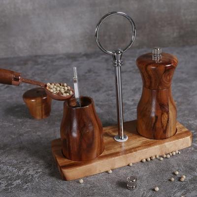 China Viable Pepper Shaker Tableware Gift Professional Albizia Pepper Mill Salt Chef for sale