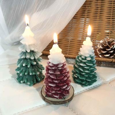 China Luxury Handmade Cute Scented Wax Color Christmas Candles Wholesale Statistical Institute Style Soy Scented Candle for sale