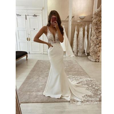 China Customized Anti-Static Spaghetti Tie Applique V-Neckline Romantic Mermaid Wedding Dress Bridal Gown With Soft Tulle Cape for sale