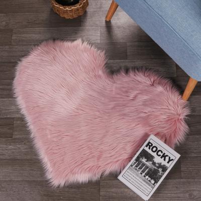 China New Washable Developing Heart Shape Faux Fur Shaggy Blanket For Home Interior Decoration for sale