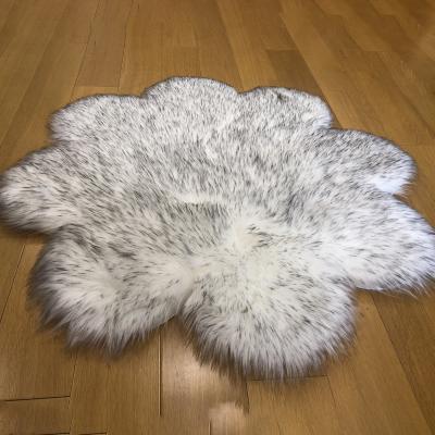 China Hot Wholesale Flower Shape Warm Faux Fur Blanket For Living Room for sale