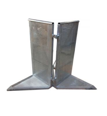 China Corner Outdoor Concert Angle Explosion Voice Barrier Protect To Barricade Straight Barrier Police Crowd Control Barricade for sale