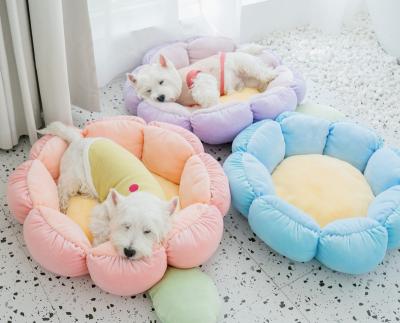 China Travel 2021 New Cute Style Comfortable Soft Round Pet Bed Flower Form Cat Dog Bed Warm Deep Sleep Pet Plush Fluffy Nest for sale