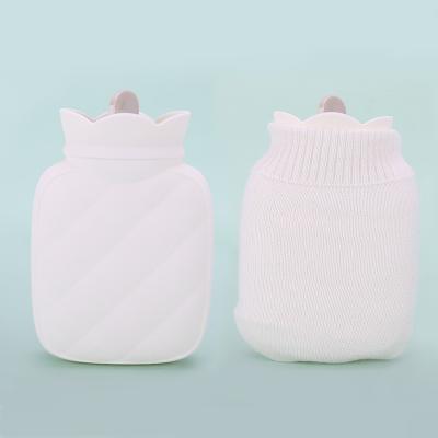 China Premium Reusaber Winter Sicak Su Torbasi Hot Water Bag Eco-Friendly Cute Rubber Hot Water Bottle With Cover for sale