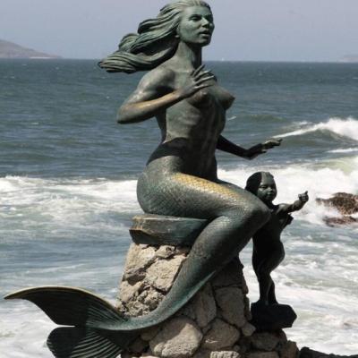 China Custom Famous Mermaid Statue Lost Wax Bronze Mermaid Water Feature Sculpture For Home Pool Decoration for sale