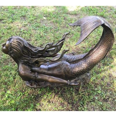 China Factory Life Size Laying Down Garden Bronze Mermaid Garden Statue Sale for sale