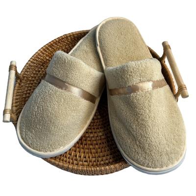 China Hotel Wholesale High Quality White Disposable Hilton Hotel Room Amenities Terry Hotel Slippers for sale