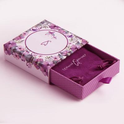 China Recyclable Magnet Lid Velvet Insert Box Cosmetic Paper Box With Ribbon for sale