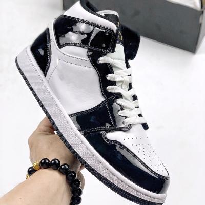 China 2021 Hot Selling Fashion Trend Custom Sports Casual Men's Sneakers Basketball Shoes for sale