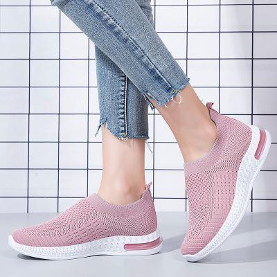 China New Cushion Air Soft Bottom Sneakers Light Mom Shoes Walking Style Comfortable Breathable Sports Shoes For Women 2021 for sale