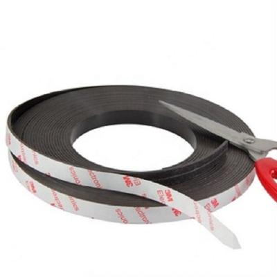 China Rubber Magnet Magnetic Strips Flexible Adhesive Rubber Magnet Tape Roll For Industrial for sale