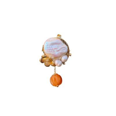 China Popular pearl  Pumpkin Carriage Brooch Baroque Style Vintage Design Brooches For Women Winter Accessories Good Gift for sale