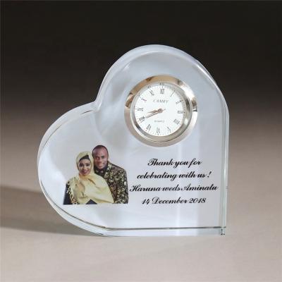 China Europe 2019 Personalized Wedding Favors Heart Shaped Crystal Glass Clock Wedding Souvenirs Gifts For Guests for sale