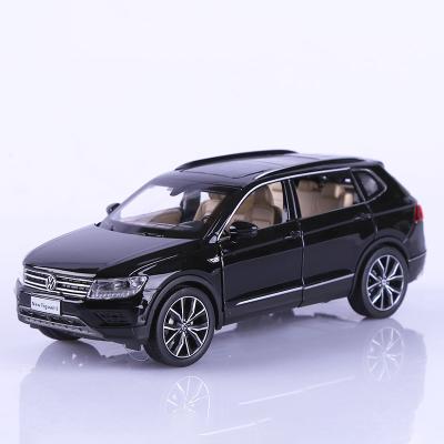 China Diecast Car Toy Vehicles Pull Back 1:32 Alloy SUV Sound And Light For Kids Boy Diecast Toy Diecast Model for sale