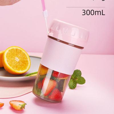 China Portable Plastic Cup Cable Puller Juicer Cup Car Juicer USB Rechargeable Blender for sale