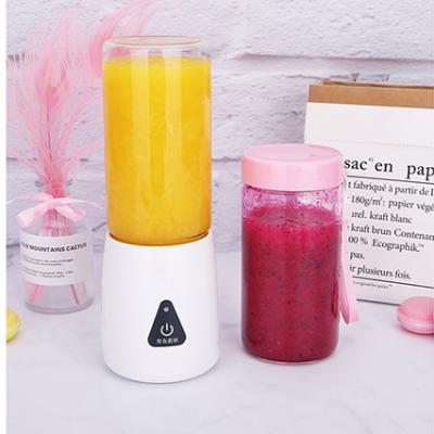 China Large Car Power Smart Mini Hand Electric Fruit Juicer Blender with Travel Mug Rechageable Blender for sale