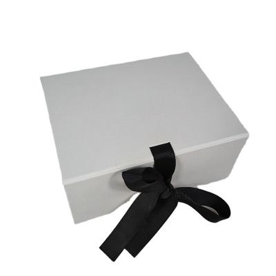 China 2020 Luxury gift box packaging boxes folding jewelry box with ribbon for sale