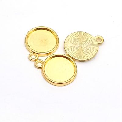 China Environmentally Friendly DIY Caved Border Fit 12mm Series Cabochon Cameo Chain White Round Bezel Pendant Trays for sale