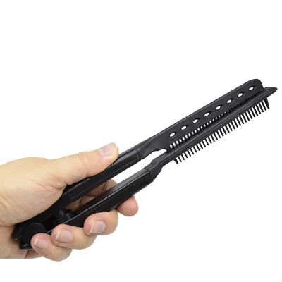 China Compact And Easy To Carry Professional Black V Shape Hairdressing Comb Plastic Fixing Straight Curling Hair Combs Wet Available for sale