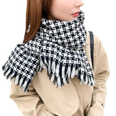 China Winter Accessory Fashionable Scarf Decoration Gift Women Warm Soft Thickened Cashmere Plaid Pattern Fringed Shawl for sale