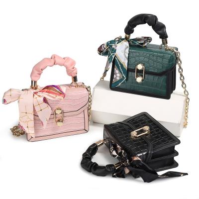 China Retro Choice Fashion Messenger Bag Classic Women Handbags Multicolor Female Chain Hot Sale Bags for sale