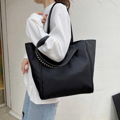 China Fashion Casual City Style Green Nylon Single Shoulder Bolsa Women's Large Single Hand Canvas One Shoulder Chain Strap Tote Bag for sale