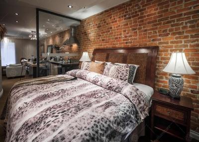 China De artistieke Houten Commerciële het Meubilairreeksen van de Hotelslaapkamer omvat Hoofdeinden, Bedbasis, Nighstand Te koop