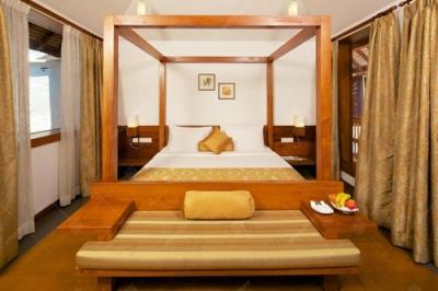 China Modern Wooden Guest Room Furniture Sets India Atithi Hotel Project for sale