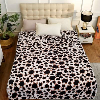 China Anti-Static Luxury Plush Leopard Printed Design Animal Plaid Knitted Fleece For Throwing Heavy Flannel Warming Blankets for sale