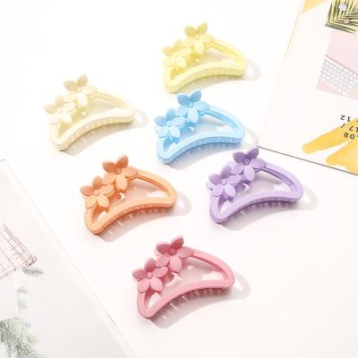 China 2022 9cm Medium Size Floral Hair Decoration Flower Hair Claws Clips News Cream Color Shark Design Jaw Clips For Girls for sale