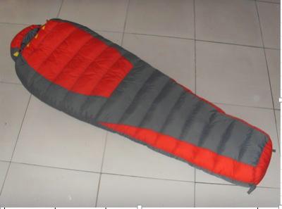 China Polyester Zipper Down Mummy Sleeping Bag For Outdoor Hiking for sale