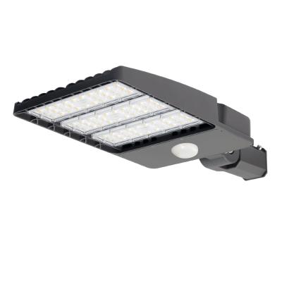 China Dimmable IP66 100-277V Waterproof Energy Saving LED Shoe Box Light High Quality Road Lighting Parking Lot Lights 300W for sale