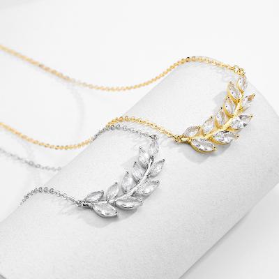 China Fashionable High Quality CZ Jewelry 18K Gold Plated Factory Shaped Diamond Branch Leaves Cubic Zirconia Sideway Leaf Pendant Necklace for sale