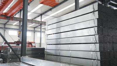 China La soldadura cuadrada galvanizó los perfiles de acero, perfil laminado en caliente de 40x40m m en venta