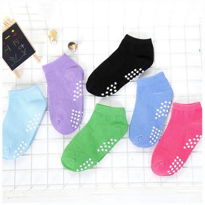 China Breathable Custom Logo Kids Low Cut Gymnastics Trampoline Kicks Kids No Show Anti Skid Socks for sale