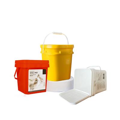 China Multi Capacity Durable Plastic Square Bucket With Lid For Indoor / Outdoor Liquid Storage for sale