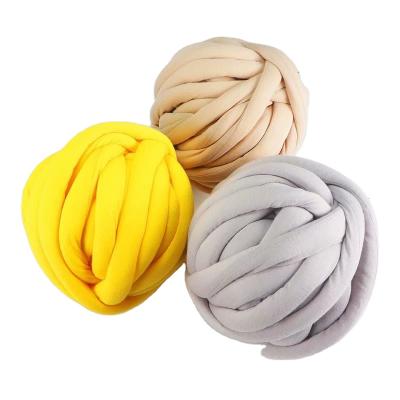 China Hand knitting tube cotton merino wool anti-pilling bulky giant yarn soft merino roving yarn 5cm super chunky yarn for hand knitting blanket for sale