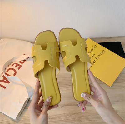 China CUSHIONING 2021 summer fashion wear new beach shoes, sandals and slippers flat women 550 for sale