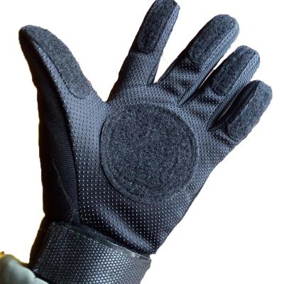 China Durable Low MOQ Boys Unique Design Fabric Skateboard Gloves Hard Knuckle Wear Resistant Outdoor Full Finger Cycling Protective Gloves for sale