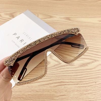 China Fashion Sunglasses 2020 New Vintage Fashion Diamond Colorful Elegant Women Oversized Sunglasses for sale