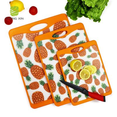 China New Design Sustainable Hot Sale Fruit Plastic Cutting Board For Kitchen for sale