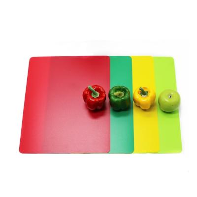 China Kitchen Accessories Food Grade PP Viable Flexible Plastic Cutting Board Mats Plastic Chopping Cutting Board for sale