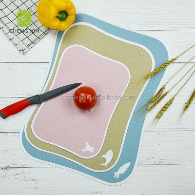 China New Design Kitchenware Natural Eco-Friendly Wheat Straw Flexible Plastic Cutting Mat Set Of 3 for sale